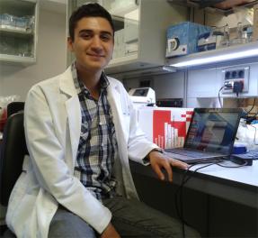 Iván Sales Ortiz at the team's translational research laboratory at IDIBAPS' CELLEX Building